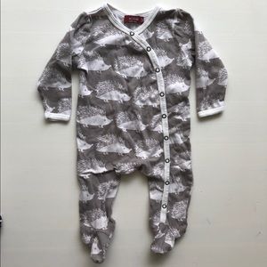 Footed romper with knotted hat